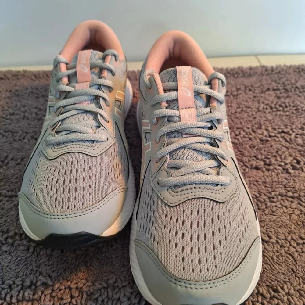 ASICS Women's Gray and Pink Running Shoes NEW CON